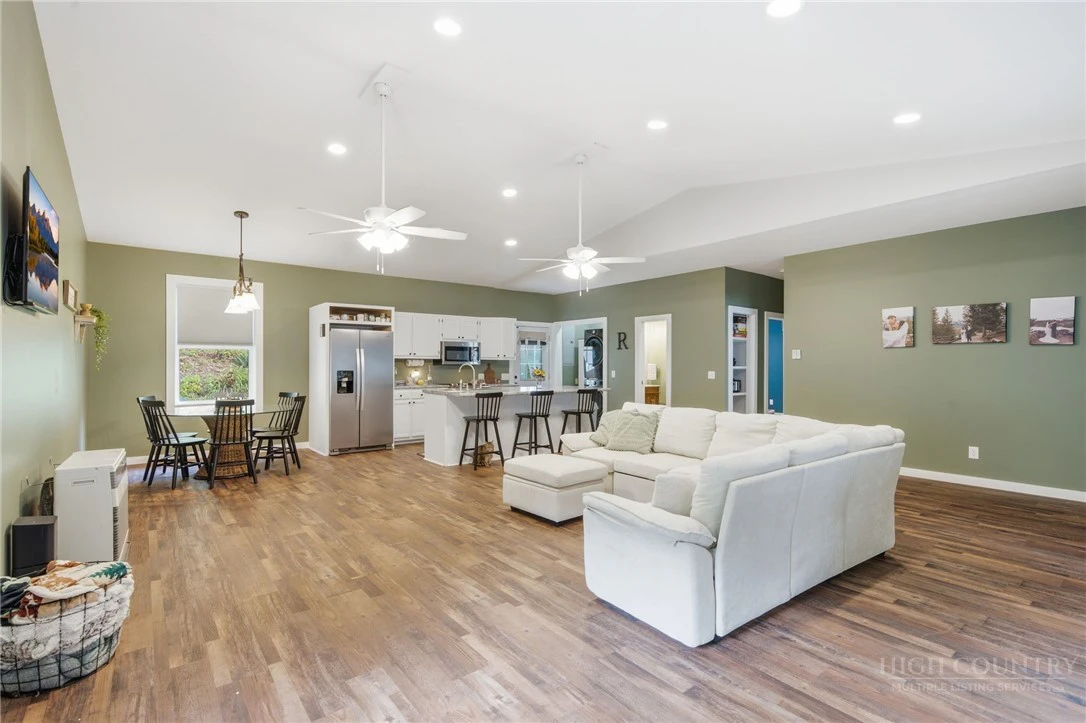 Image number 6 for the current listing