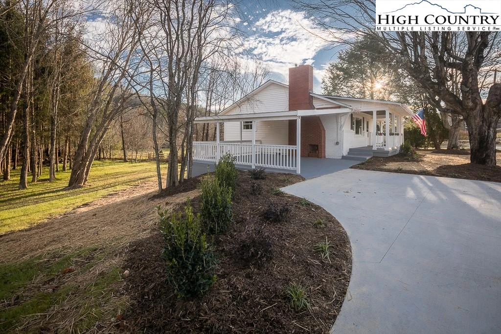 Image number 1 for the current listing