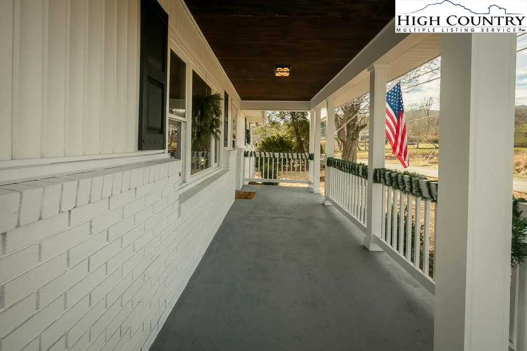 Image number 2 for the current listing
