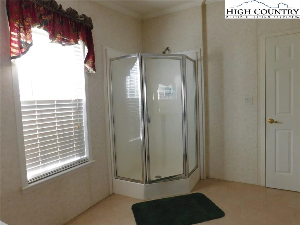 Image number 17 for the current listing