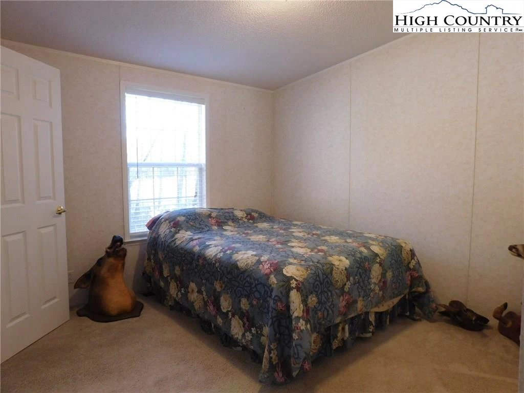 Image number 14 for the current listing