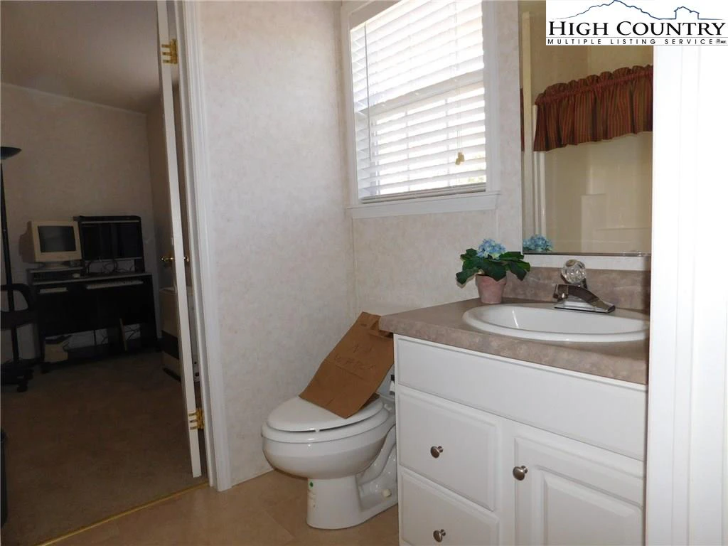 Image number 13 for the current listing