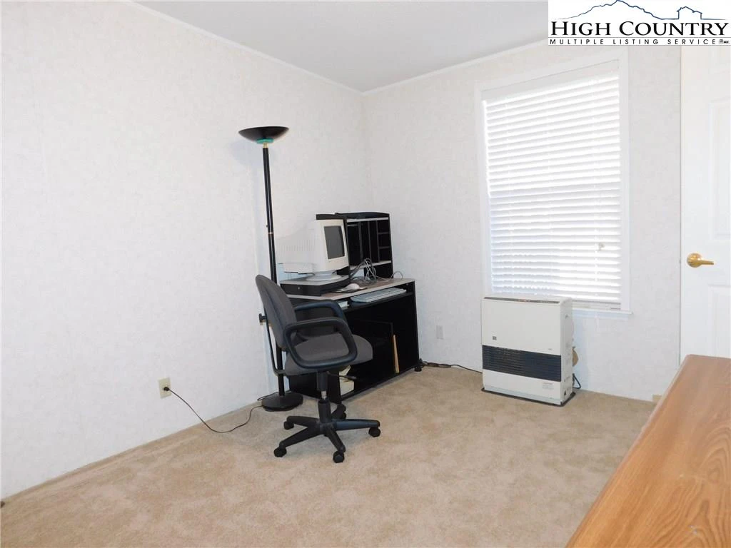 Image number 11 for the current listing