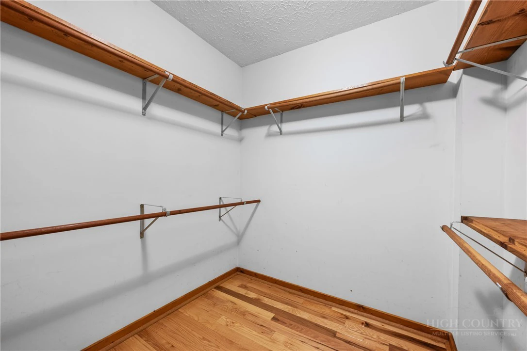 Image number 6 for the current listing