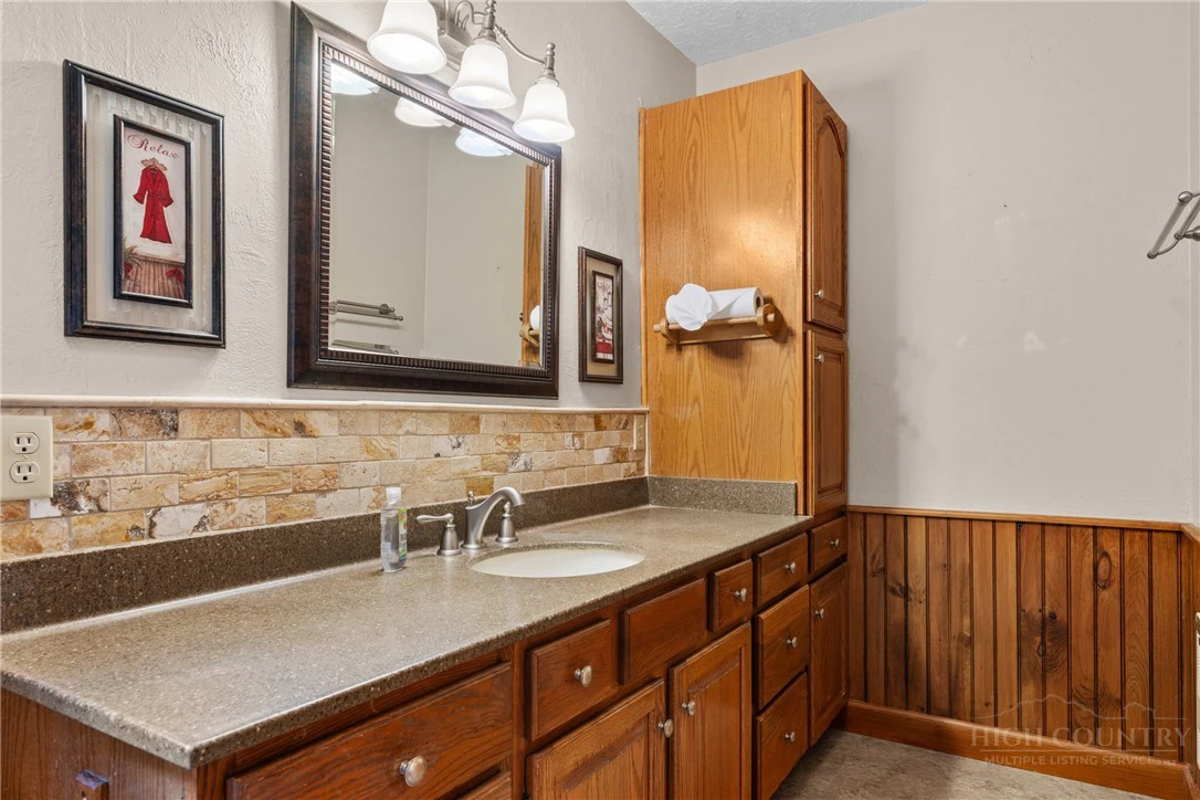 Image number 8 for the current listing