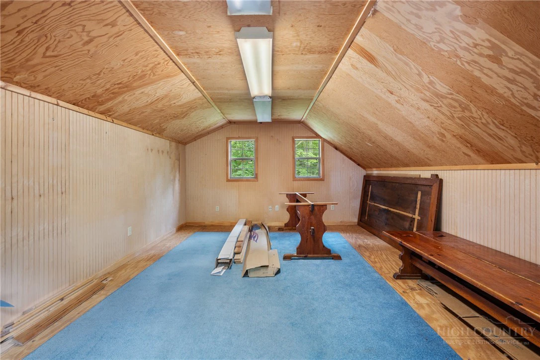 Image number 14 for the current listing