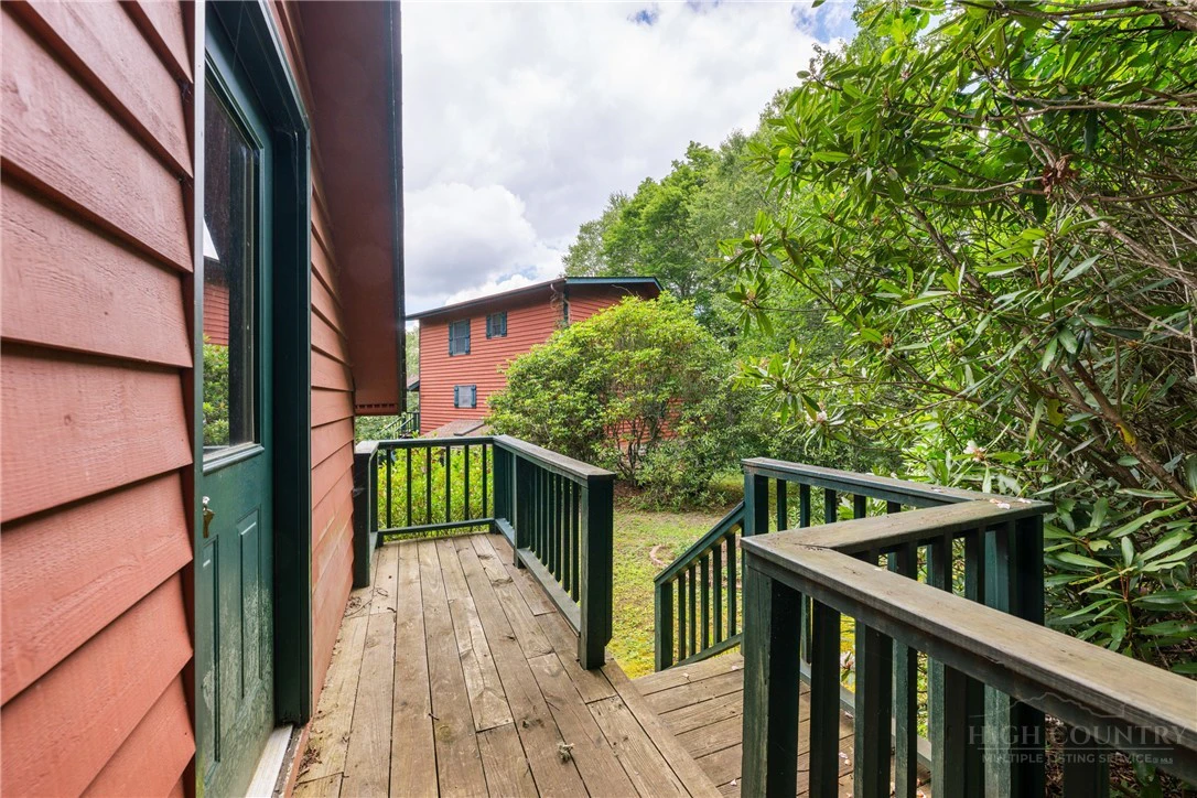 Image number 15 for the current listing