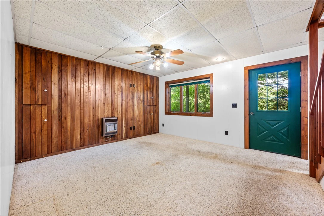 Image number 19 for the current listing