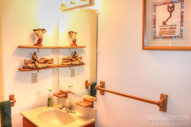 Image number 5 for the current listing