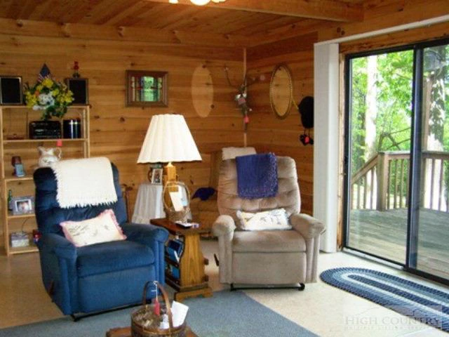 Image number 8 for the current listing