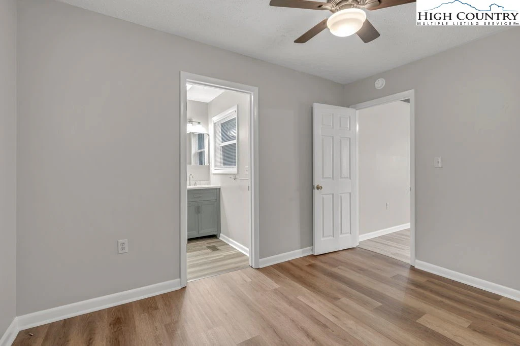 Image number 11 for the current listing