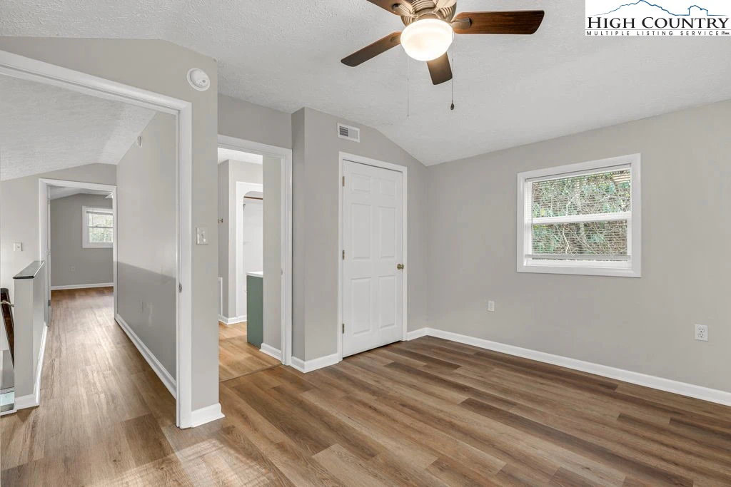 Image number 9 for the current listing