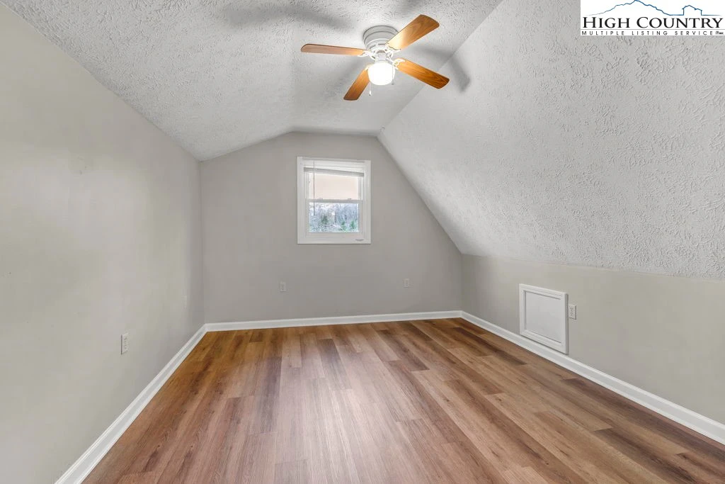 Image number 13 for the current listing