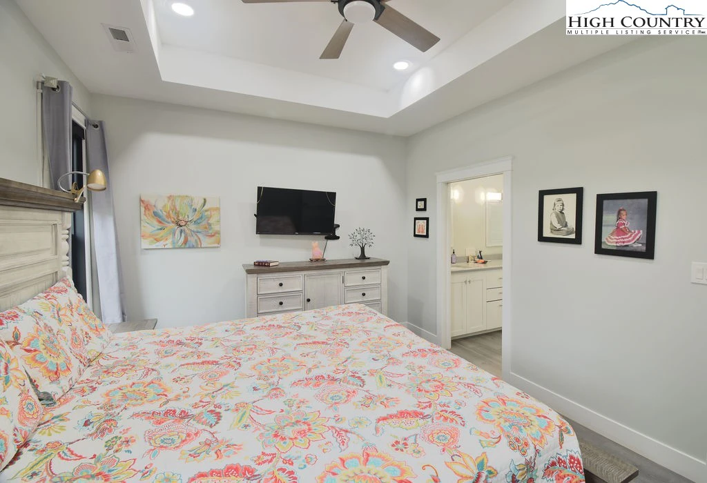 Image number 7 for the current listing