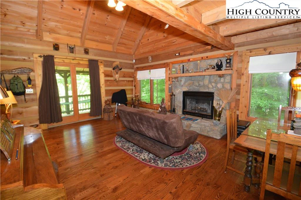 Image number 44 for the current listing