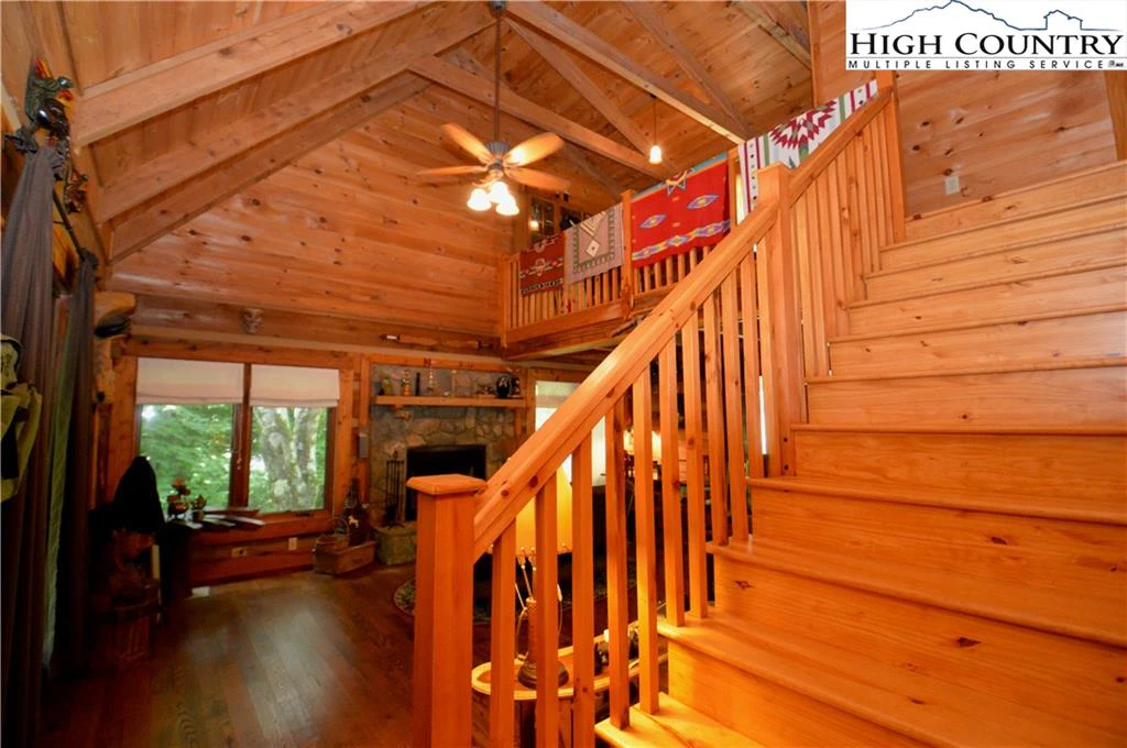 Image number 14 for the current listing