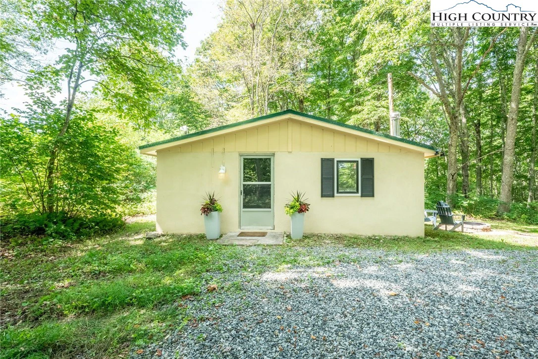 Image number 1 for the current listing