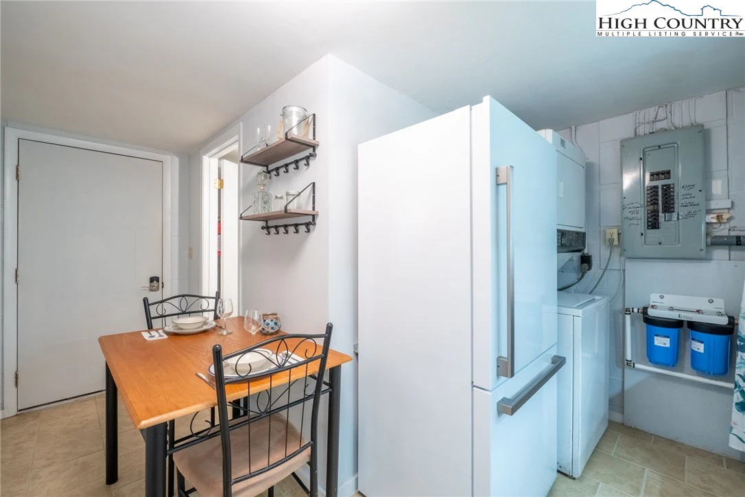 Image number 2 for the current listing