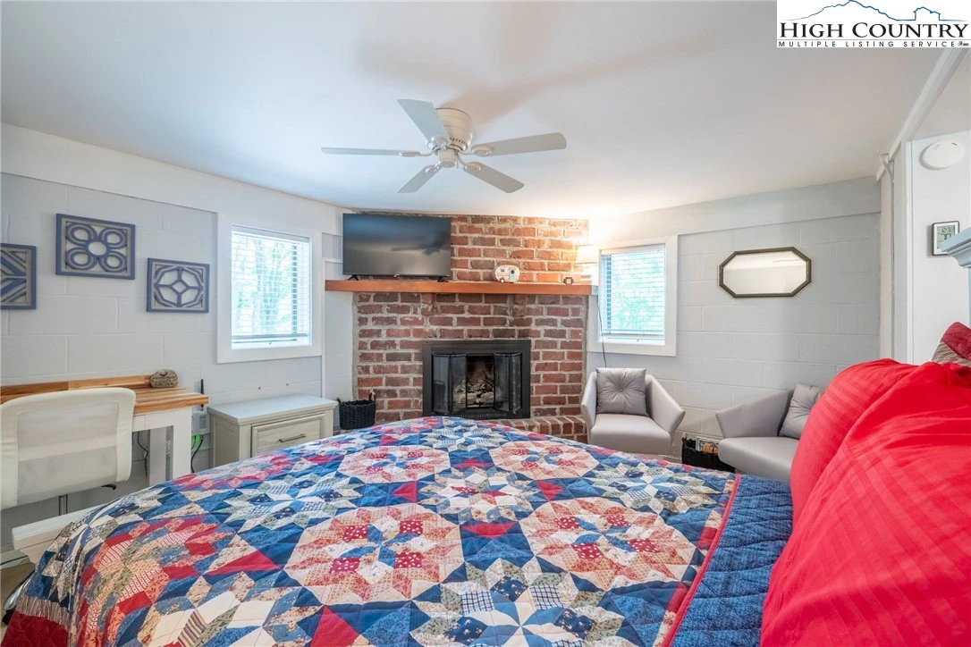 Image number 12 for the current listing