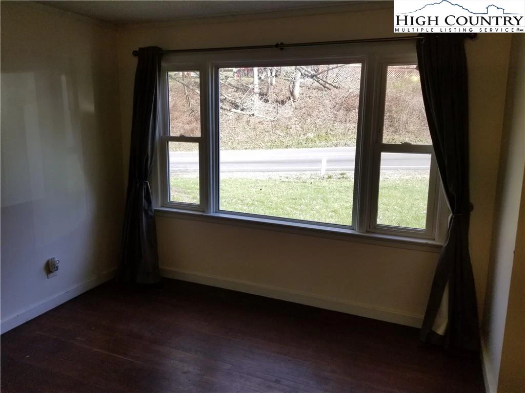 Image number 12 for the current listing