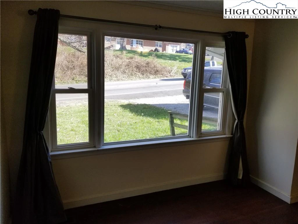 Image number 13 for the current listing