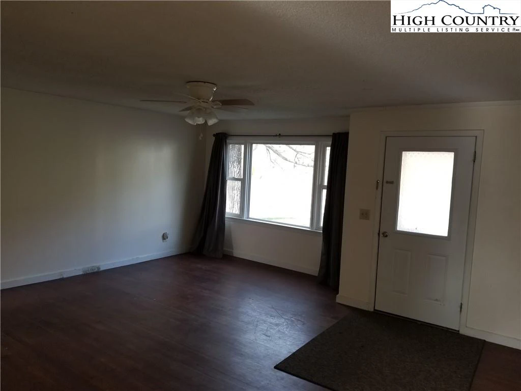 Image number 5 for the current listing