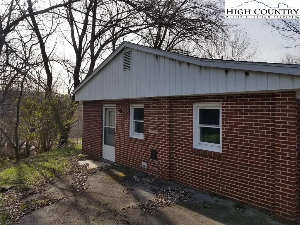 Image number 8 for the current listing