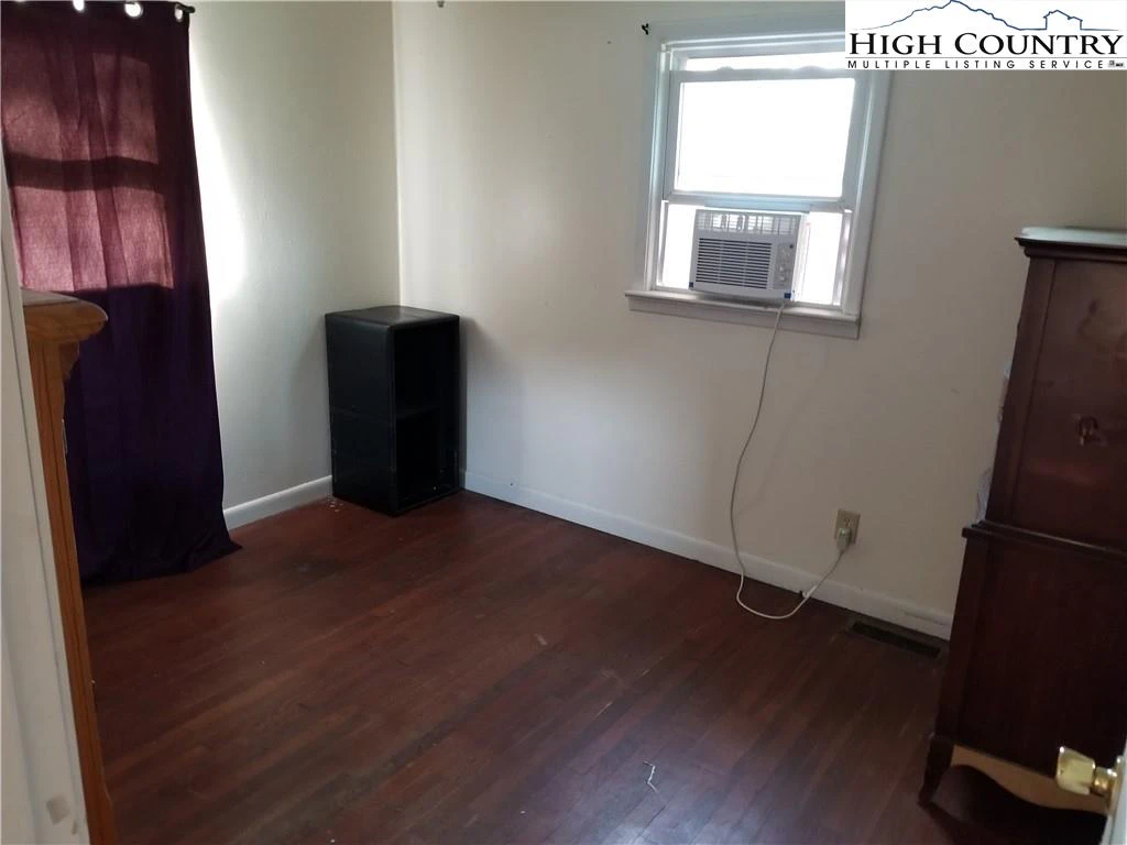 Image number 9 for the current listing