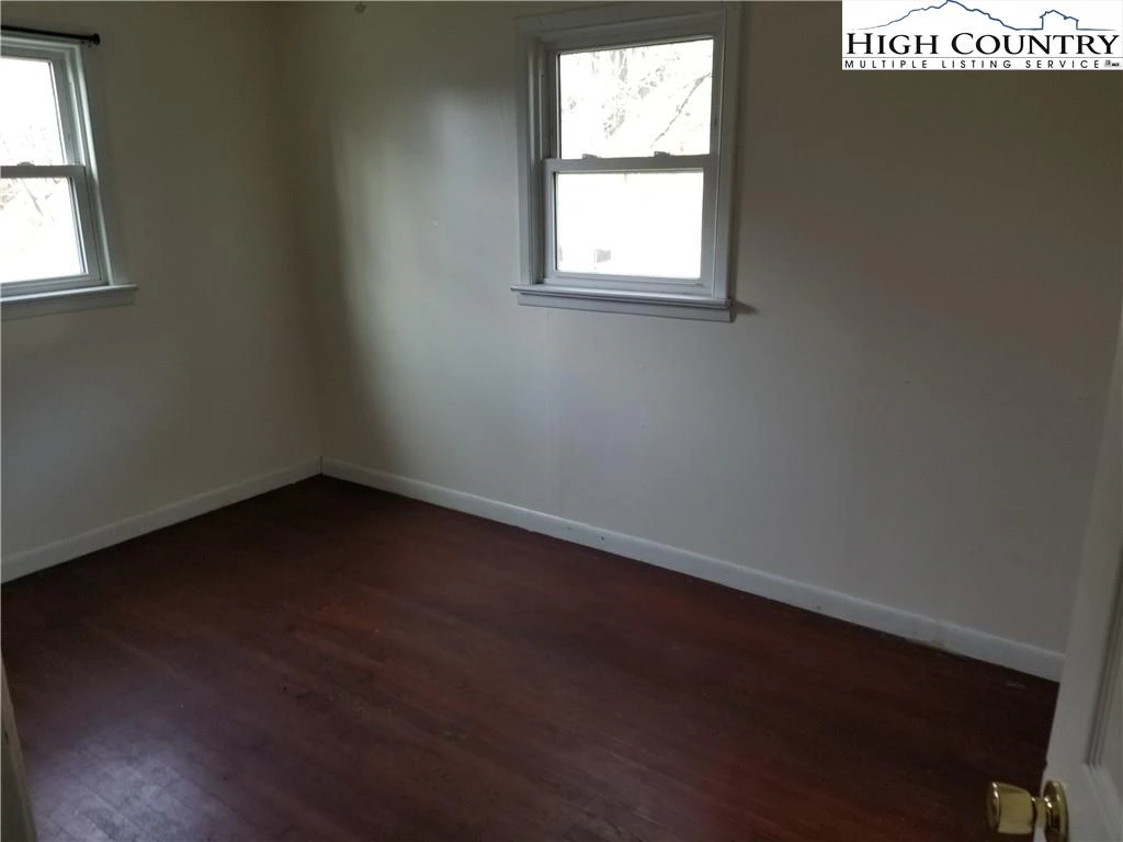 Image number 10 for the current listing