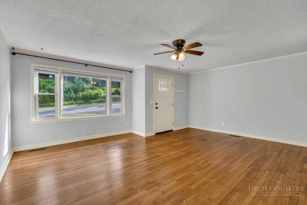 Image number 3 for the current listing