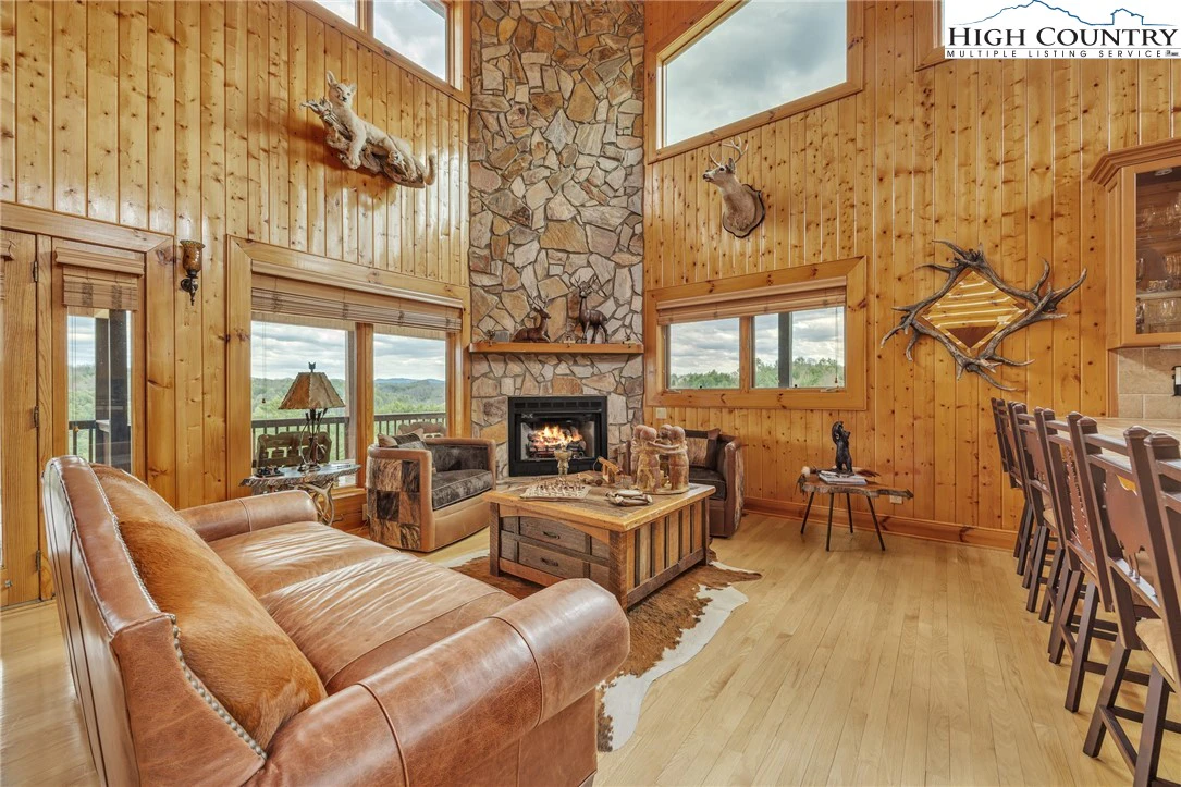 Image number 20 for the current listing