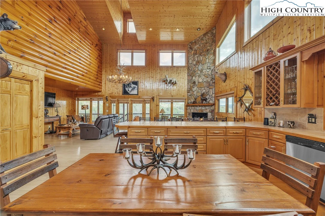Image number 18 for the current listing
