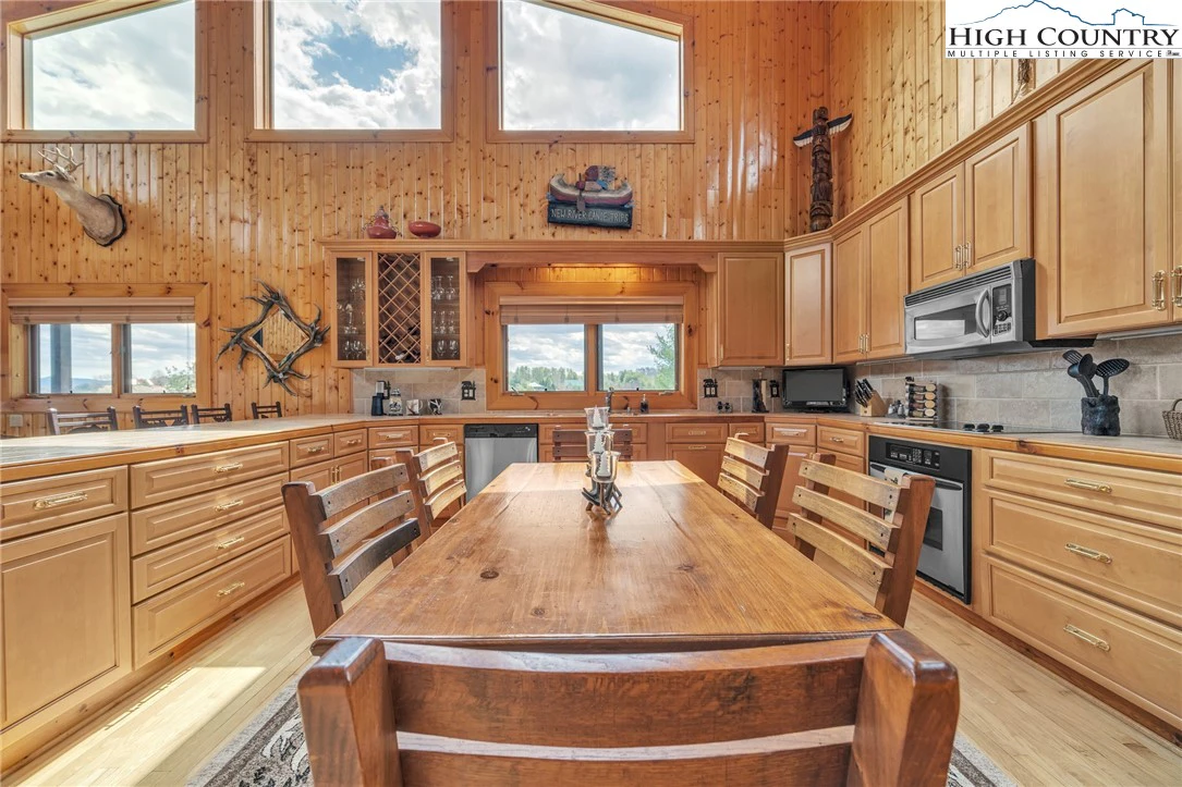 Image number 16 for the current listing