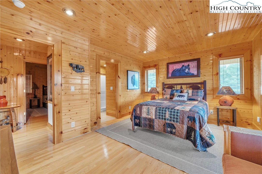 Image number 2 for the current listing