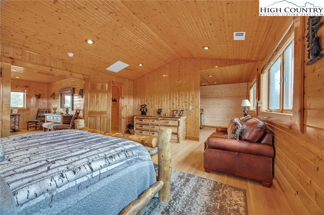 Image number 12 for the current listing