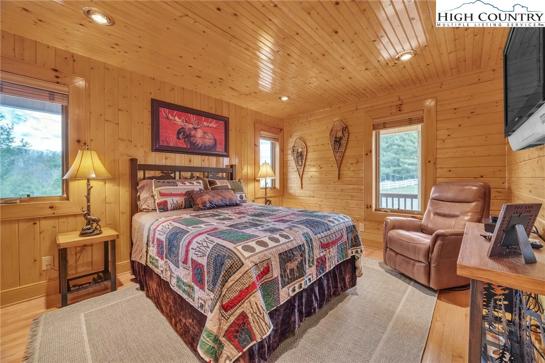 Image number 8 for the current listing