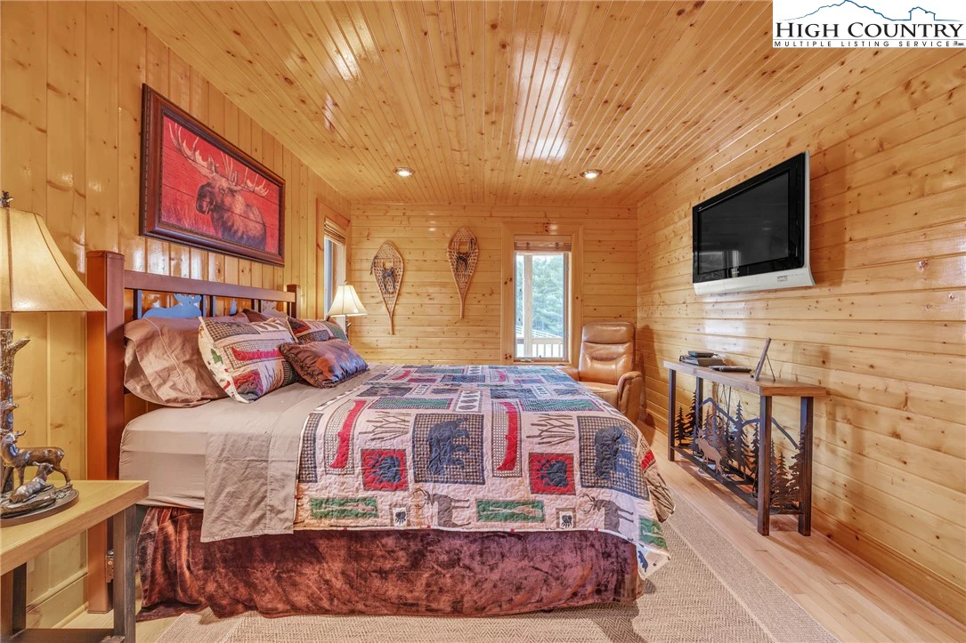 Image number 7 for the current listing