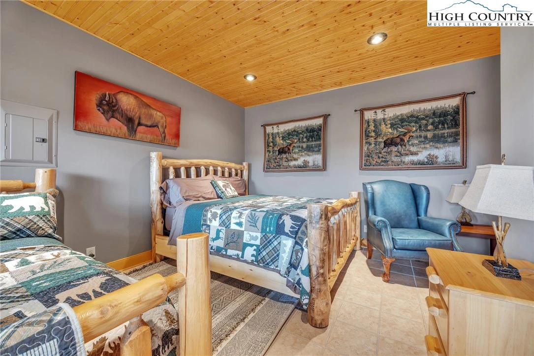 Image number 3 for the current listing