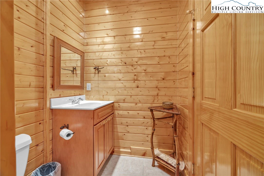 Image number 14 for the current listing