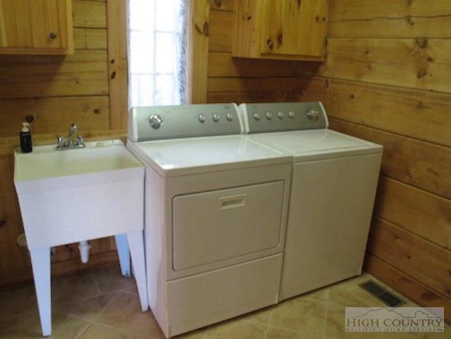 Image number 11 for the current listing