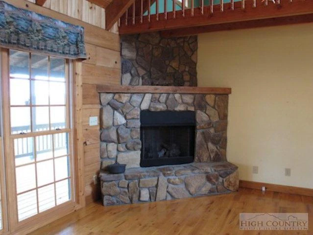Image number 13 for the current listing
