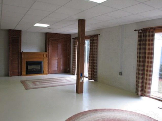 Image number 14 for the current listing