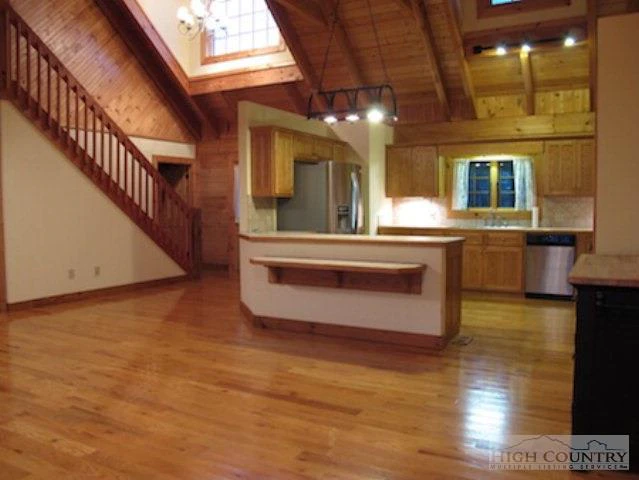 Image number 5 for the current listing