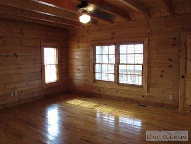 Image number 8 for the current listing