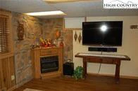 Image number 4 for the current listing