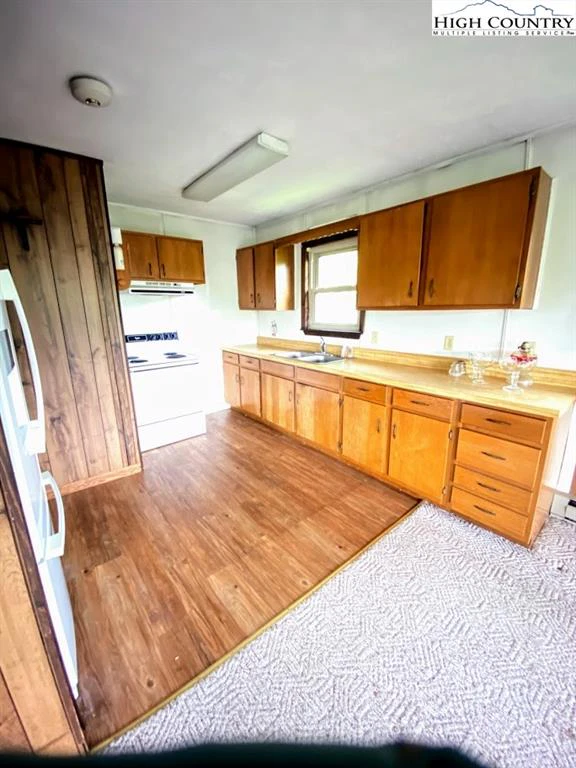 Image number 18 for the current listing