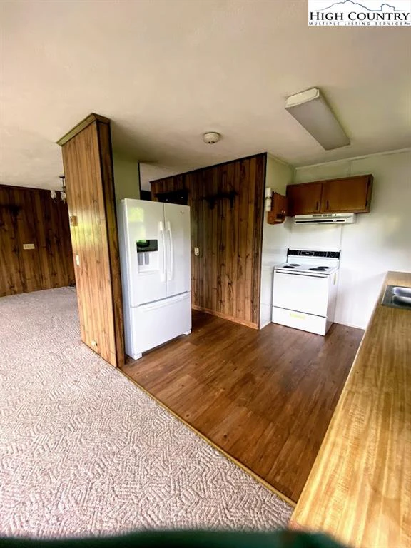 Image number 3 for the current listing