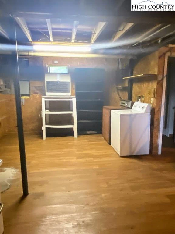 Image number 9 for the current listing