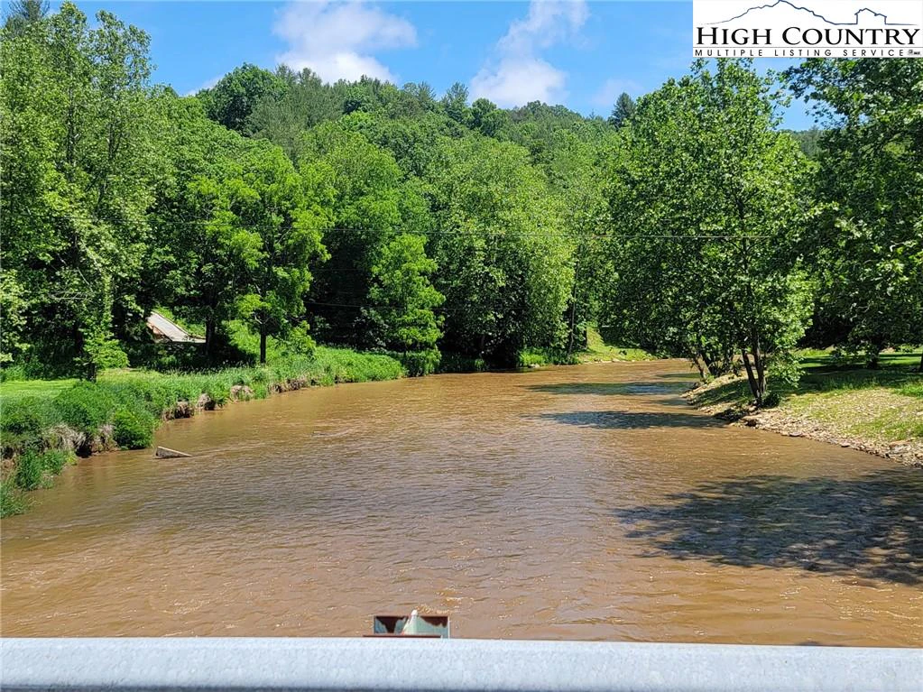 Image number 17 for the current listing