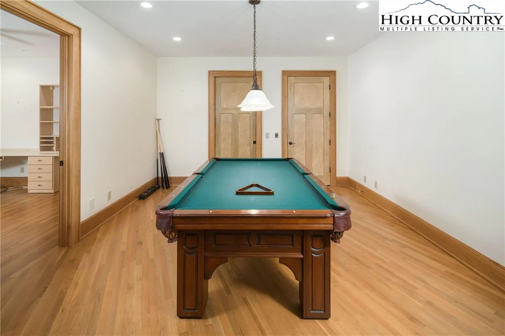 Image number 4 for the current listing